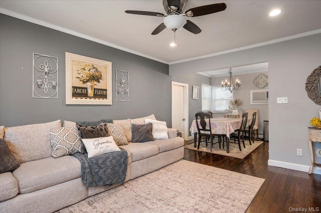 1 Salem, Hicksville, NY 11801