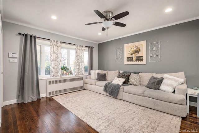 1 Salem, Hicksville, NY 11801