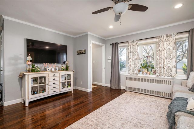 1 Salem, Hicksville, NY 11801