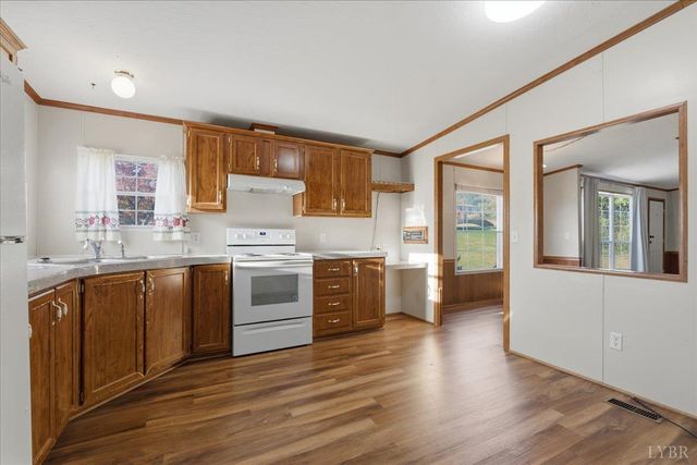 108 Weaver Dr, Elliston, VA 24087