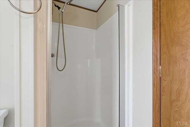 108 Weaver Dr, Elliston, VA 24087