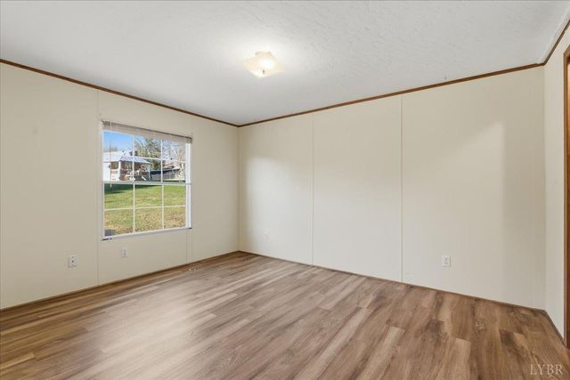 108 Weaver Dr, Elliston, VA 24087