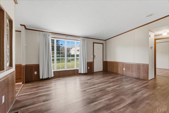 108 Weaver Dr, Elliston, VA 24087