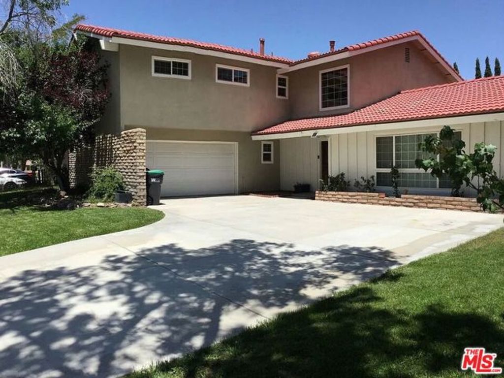 42900 Staffordshire Drive, Lancaster, CA 93534