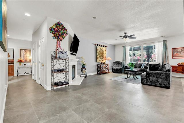 1318 Syrah Avenue, Tulare, CA 93274