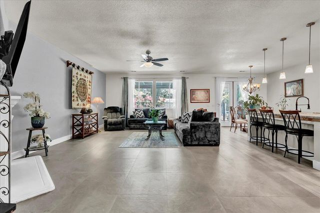 1318 Syrah Avenue, Tulare, CA 93274