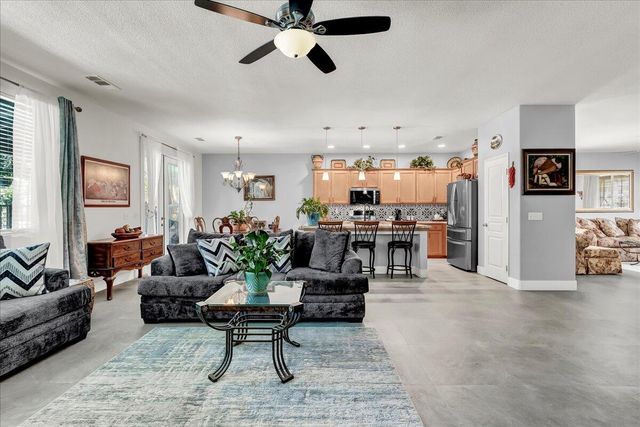 1318 Syrah Avenue, Tulare, CA 93274
