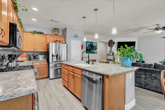 1318 Syrah Avenue, Tulare, CA 93274
