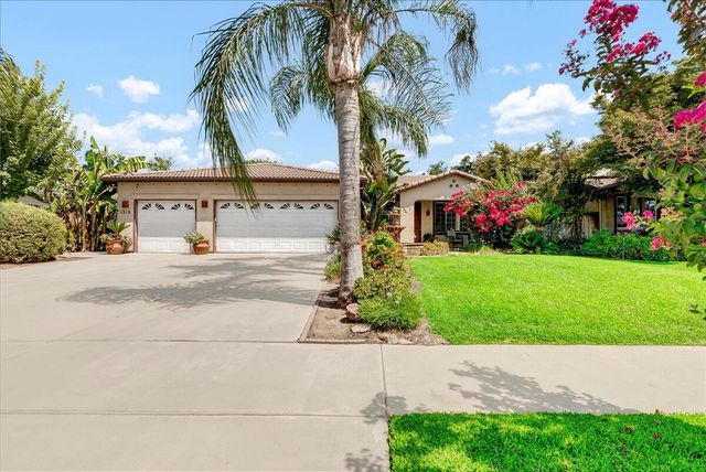 1318 Syrah Avenue, Tulare, CA 93274