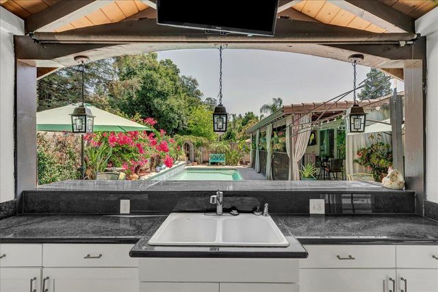 1318 Syrah Avenue, Tulare, CA 93274