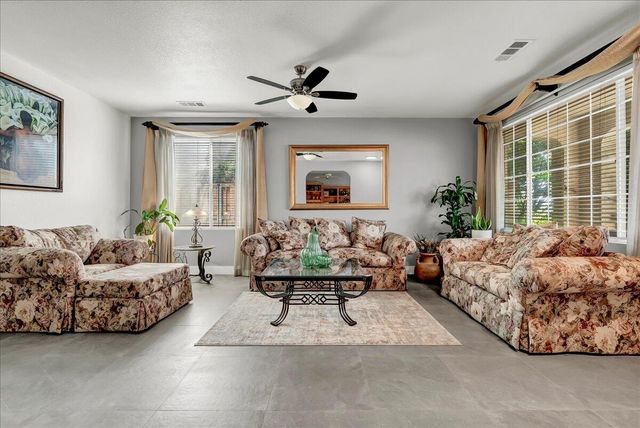 1318 Syrah Avenue, Tulare, CA 93274