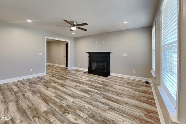 302 Oxfordshire Drive, Fuquay Varina, NC 27526