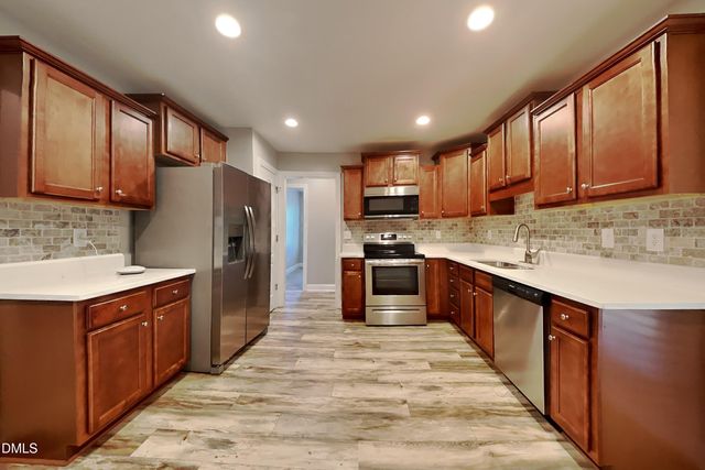302 Oxfordshire Drive, Fuquay Varina, NC 27526