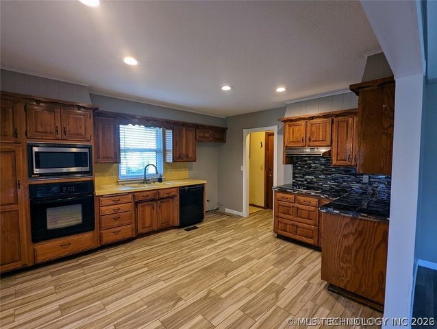 14626 E 76th Street N, Owasso, OK 74055