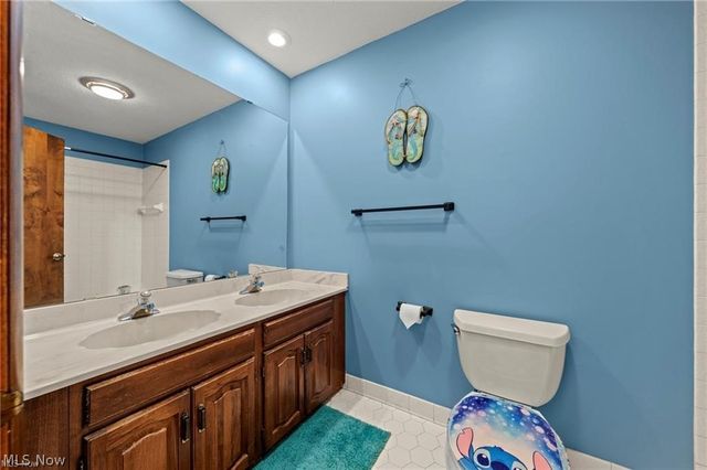 5062 Lansdowne Drive, Solon, OH 44139
