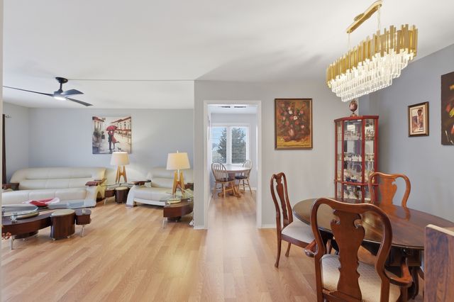 2046 Saint Johns Avenue 3E, Highland Park, IL 60035