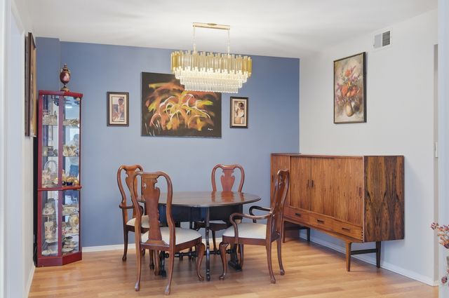 2046 Saint Johns Avenue 3E, Highland Park, IL 60035