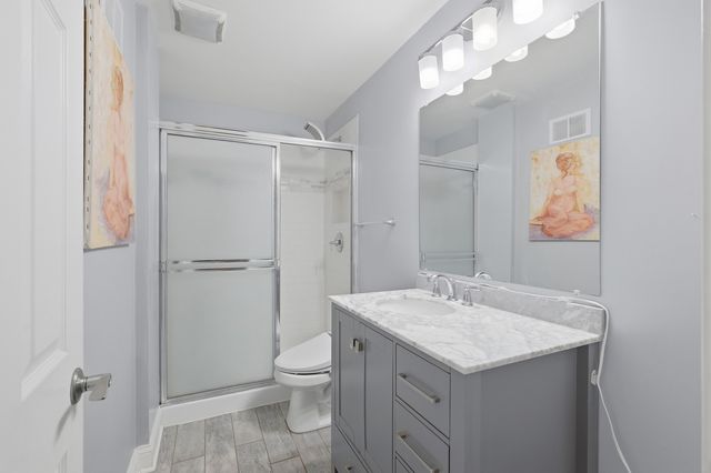 2046 Saint Johns Avenue 3E, Highland Park, IL 60035