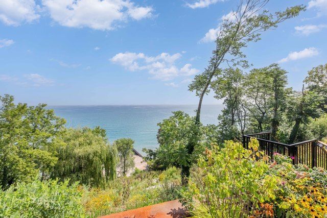 2046 Saint Johns Avenue 3E, Highland Park, IL 60035