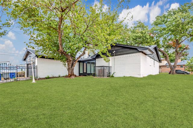 5445 Enderly Place, Dallas, TX 75227