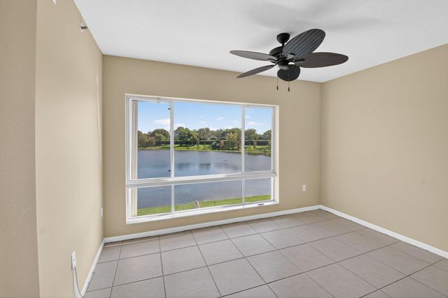 5842 Crystal Shores Drive 205, Boynton Beach, FL 33437
