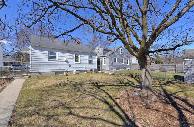 227 Wickham BOULEVARD, Racine, WI 53405