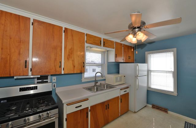 227 Wickham BOULEVARD, Racine, WI 53405