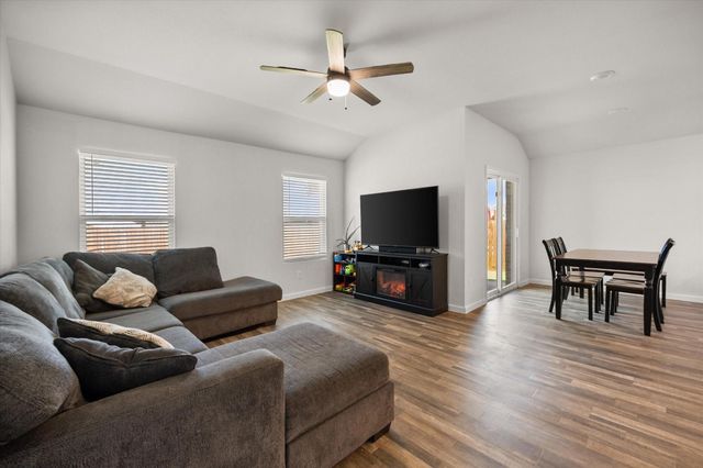 909 Avagail Avenue, Springtown, TX 76082