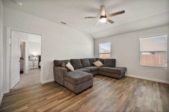 909 Avagail Avenue, Springtown, TX 76082