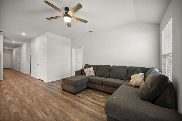 909 Avagail Avenue, Springtown, TX 76082