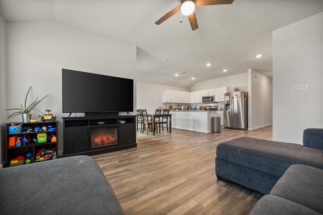 909 Avagail Avenue, Springtown, TX 76082