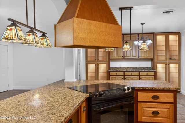 8374 Lakeshore Road, Bay Saint Louis, MS 39520