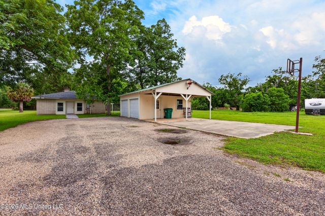 8374 Lakeshore Road, Bay Saint Louis, MS 39520