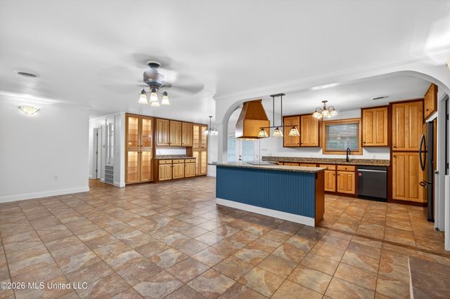 8374 Lakeshore Road, Bay Saint Louis, MS 39520
