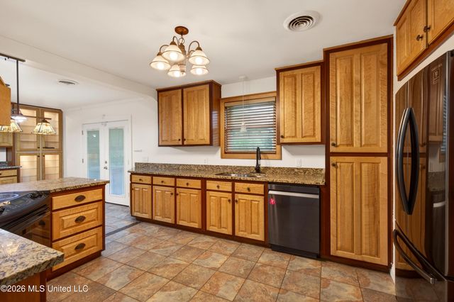 8374 Lakeshore Road, Bay Saint Louis, MS 39520