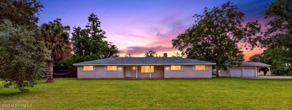 8374 Lakeshore Road, Bay Saint Louis, MS 39520