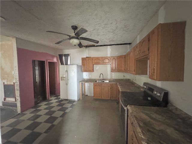 166 Grant Ave, Vandergrift, PA 15690