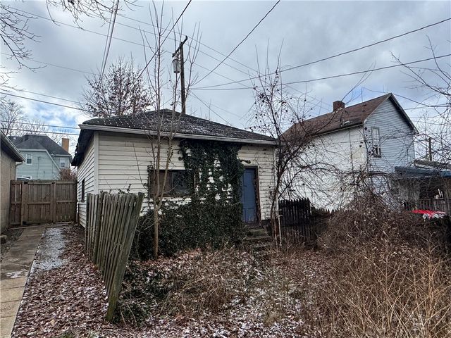 166 Grant Ave, Vandergrift, PA 15690