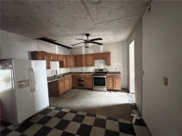 166 Grant Ave, Vandergrift, PA 15690