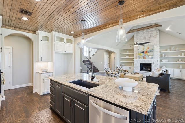 10924 N 81st East Place, Owasso, OK 74055