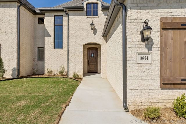 10924 N 81st East Place, Owasso, OK 74055