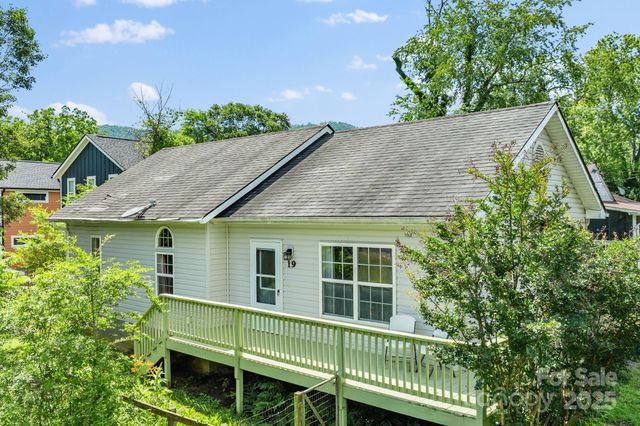 19 Busbee View Road, Asheville, NC 28803
