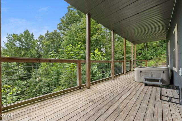 2112 Bear Paw Trail Way, Sevierville, TN 37876