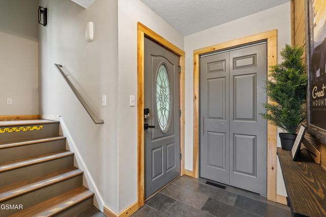 2112 Bear Paw Trail Way, Sevierville, TN 37876