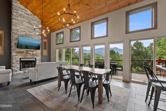 2112 Bear Paw Trail Way, Sevierville, TN 37876