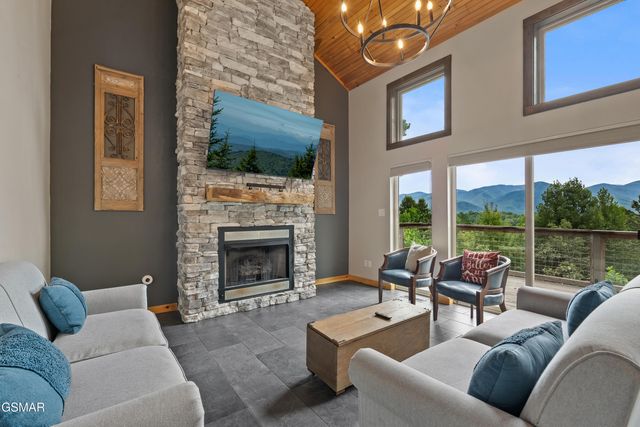 2112 Bear Paw Trail Way, Sevierville, TN 37876