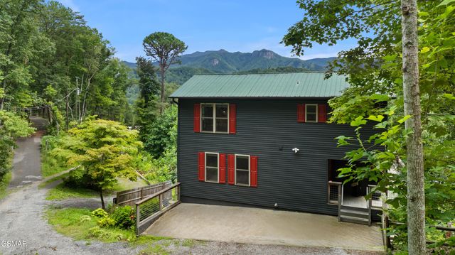 2112 Bear Paw Trail Way, Sevierville, TN 37876