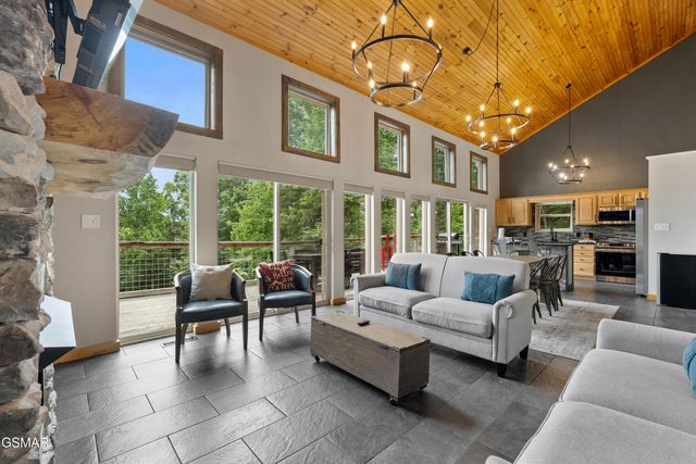 2112 Bear Paw Trail Way, Sevierville, TN 37876