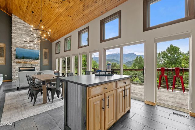 2112 Bear Paw Trail Way, Sevierville, TN 37876