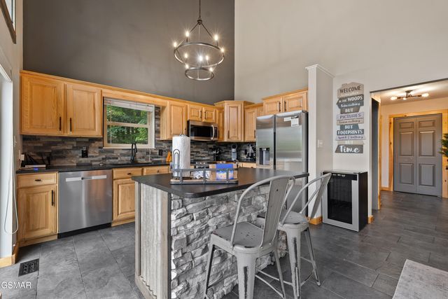 2112 Bear Paw Trail Way, Sevierville, TN 37876